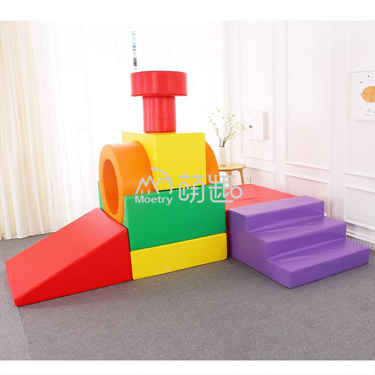 詩の韻を踏む列車型のカラフルなフォームブロック、幼児用屋内外 - Kids Outdoor Playset のレビューと価格