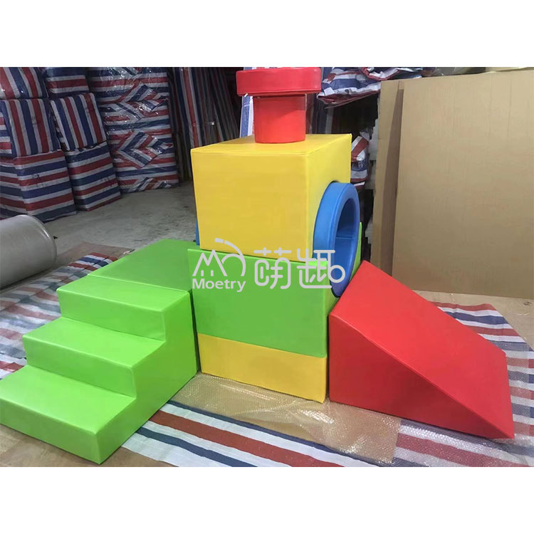 詩の韻を踏む列車型のカラフルなフォームブロック、幼児用屋内外 - Kids Outdoor Playset のレビューと価格