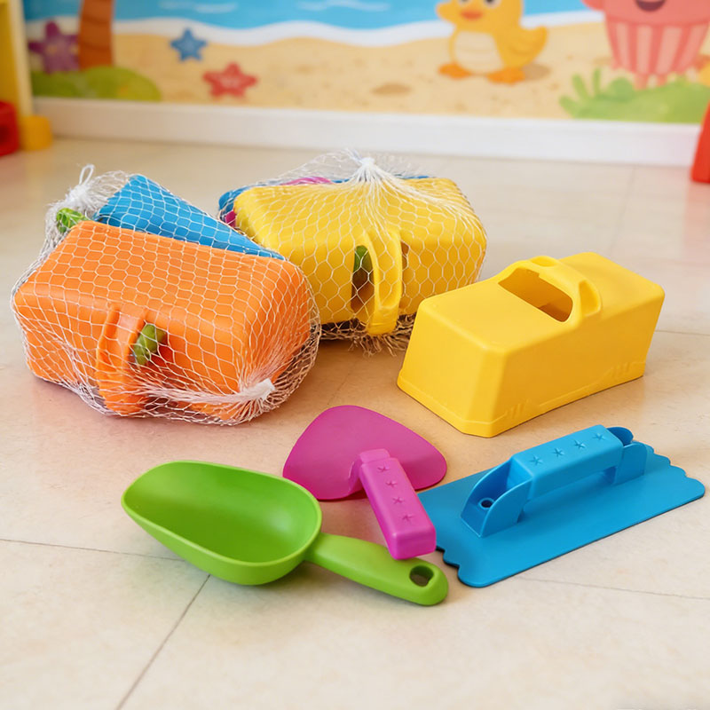 4個入りスノーサンド建設おもちゃセット 砂レンガメーカー型  - Kids Outdoor Playset のレビューと価格